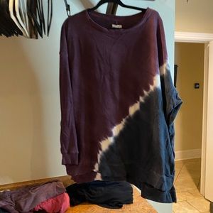 Women’s size 2X tie dye sweatshirt from Maurice’s. Used with some wear